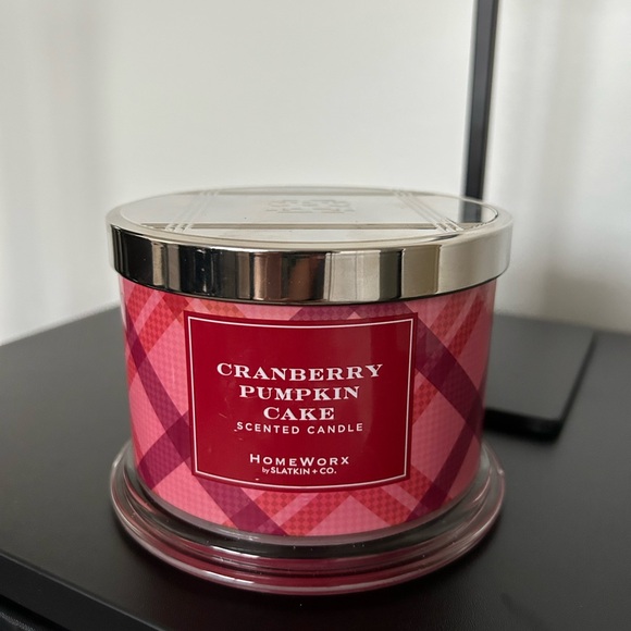 Homeworx CRANBERRY PUMPKIN CAKE by Harry Slatkin & Co - 3Wick Luxury Candle - Picture 1 of 3